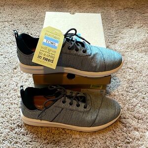 NWT heathered gray Tom's Cabrillo shoes size 11